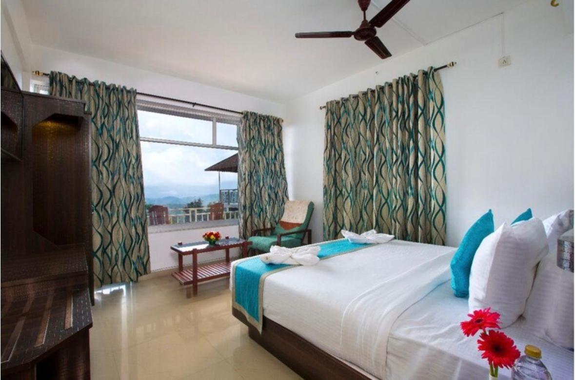 Lazo Golden Valley Resort , Munnar Bagian luar foto