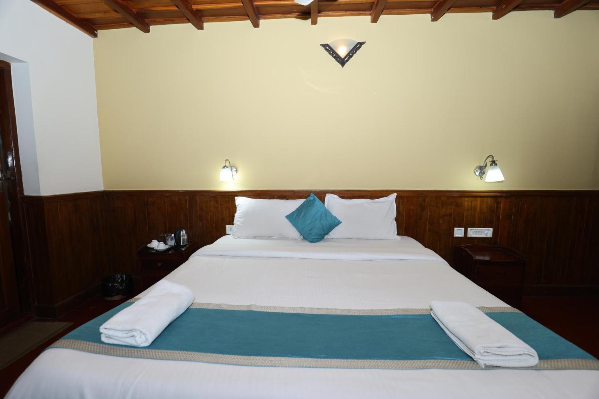 Lazo Golden Valley Resort , Munnar Bagian luar foto